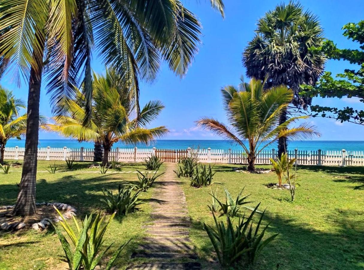 Pearl Oceanic Resort - Тринкомале Екстериор снимка